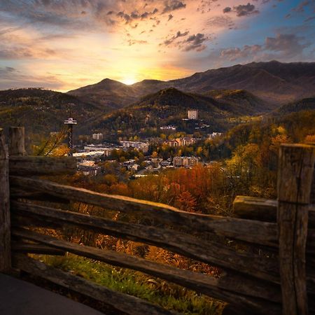 Hidden Creek, Pool Table, Hot Tub, 1089 Free Tickets Each Paid Day, Dollywood And More Gatlinburg Bagian luar foto