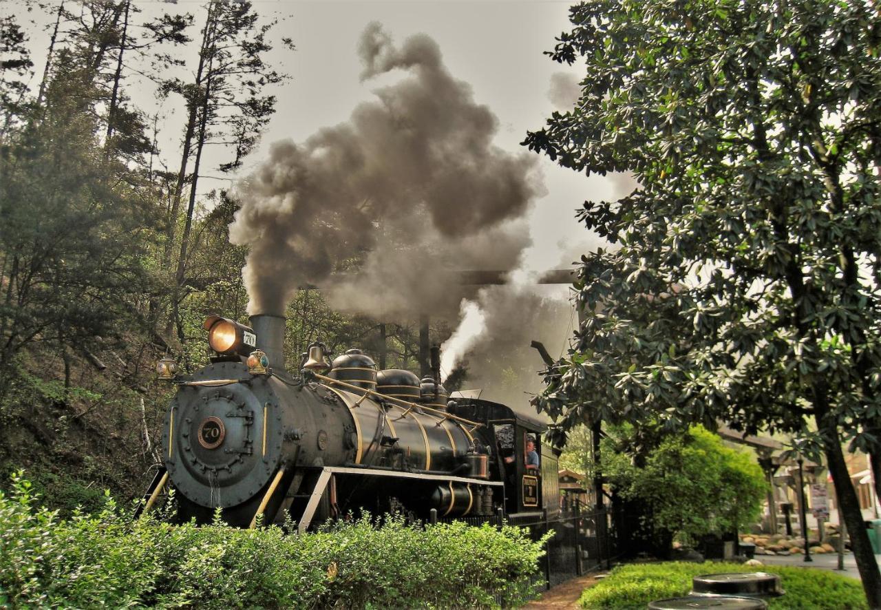 Hidden Creek, Pool Table, Hot Tub, 1089 Free Tickets Each Paid Day, Dollywood And More Gatlinburg Bagian luar foto
