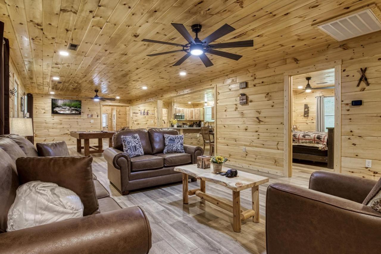 Hidden Creek, Pool Table, Hot Tub, 1089 Free Tickets Each Paid Day, Dollywood And More Gatlinburg Bagian luar foto