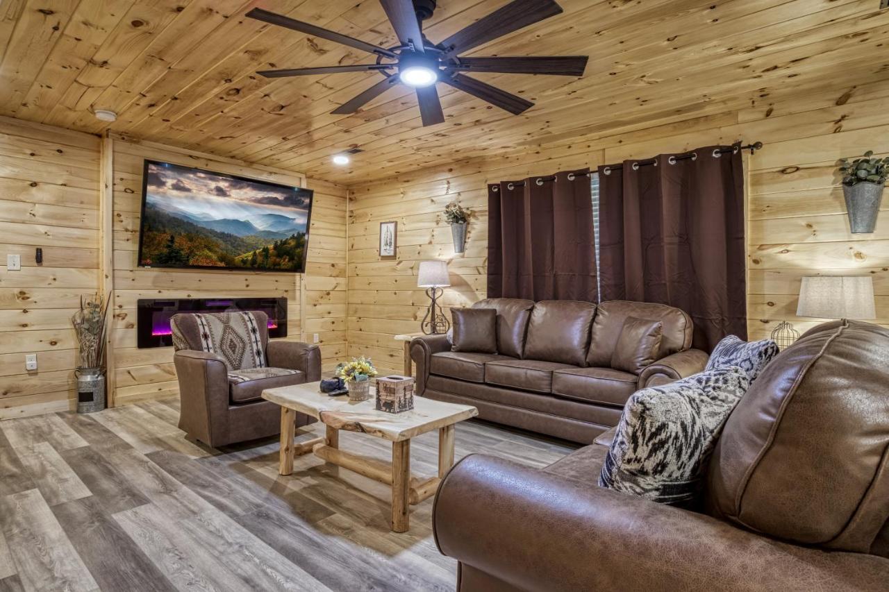 Hidden Creek, Pool Table, Hot Tub, 1089 Free Tickets Each Paid Day, Dollywood And More Gatlinburg Bagian luar foto