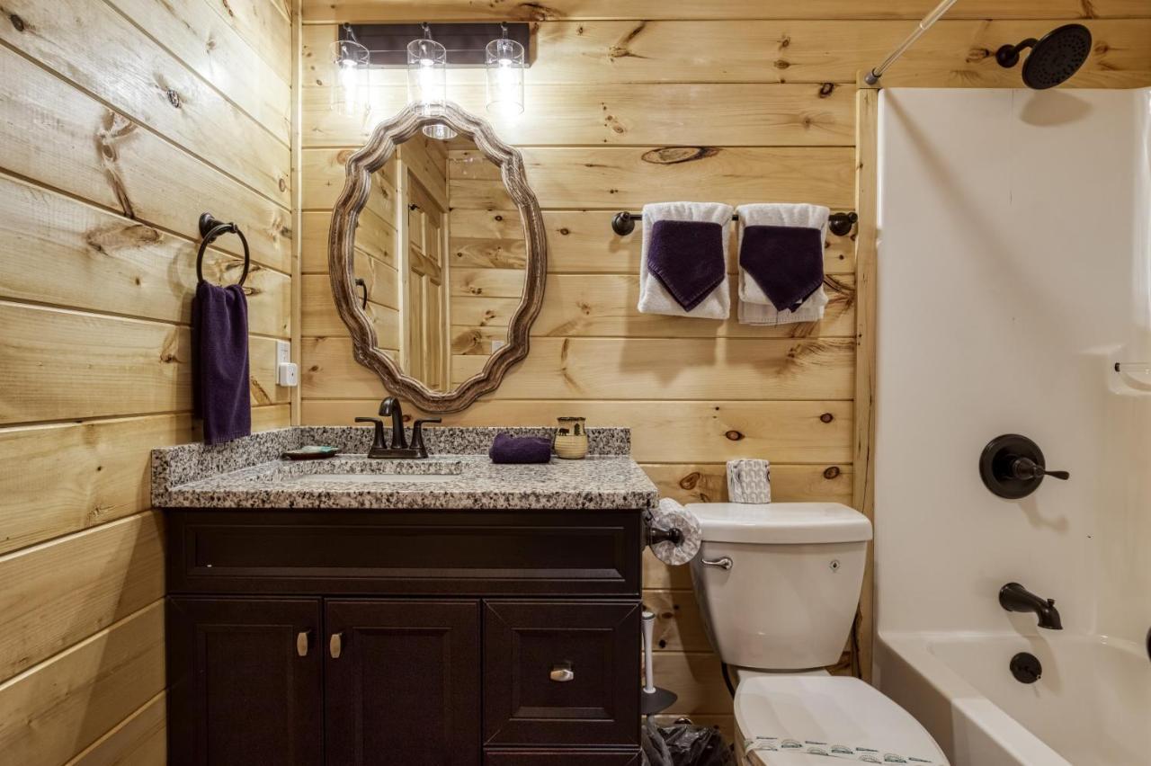 Hidden Creek, Pool Table, Hot Tub, 1089 Free Tickets Each Paid Day, Dollywood And More Gatlinburg Bagian luar foto