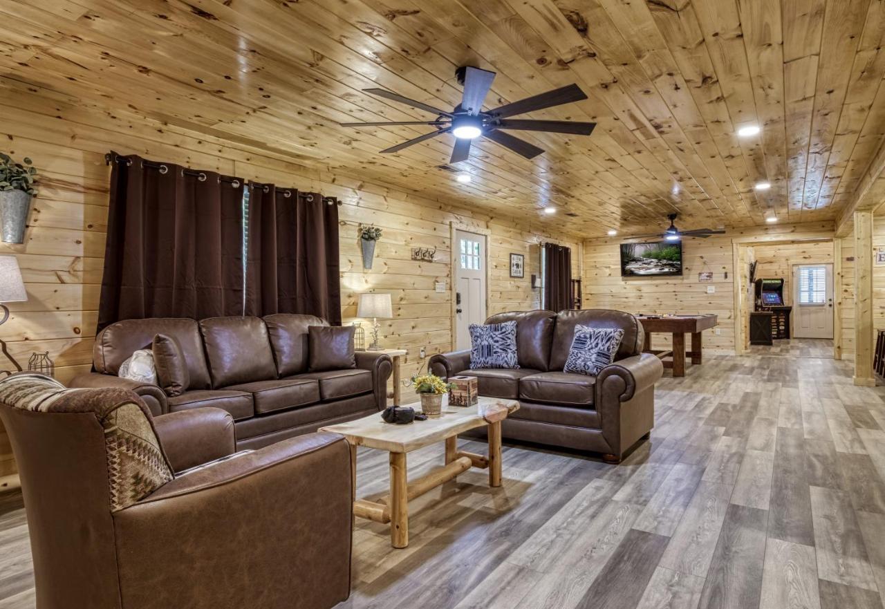 Hidden Creek, Pool Table, Hot Tub, 1089 Free Tickets Each Paid Day, Dollywood And More Gatlinburg Bagian luar foto