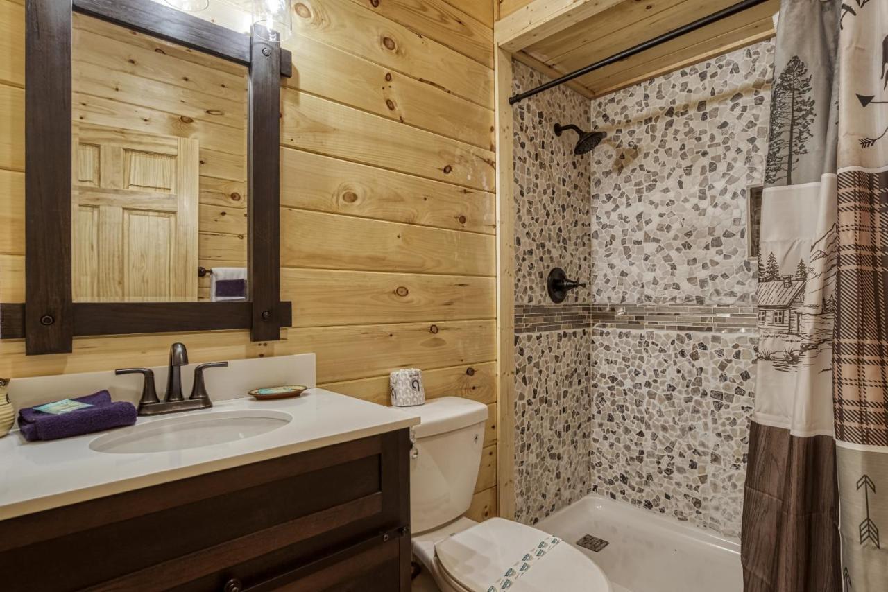 Hidden Creek, Pool Table, Hot Tub, 1089 Free Tickets Each Paid Day, Dollywood And More Gatlinburg Bagian luar foto