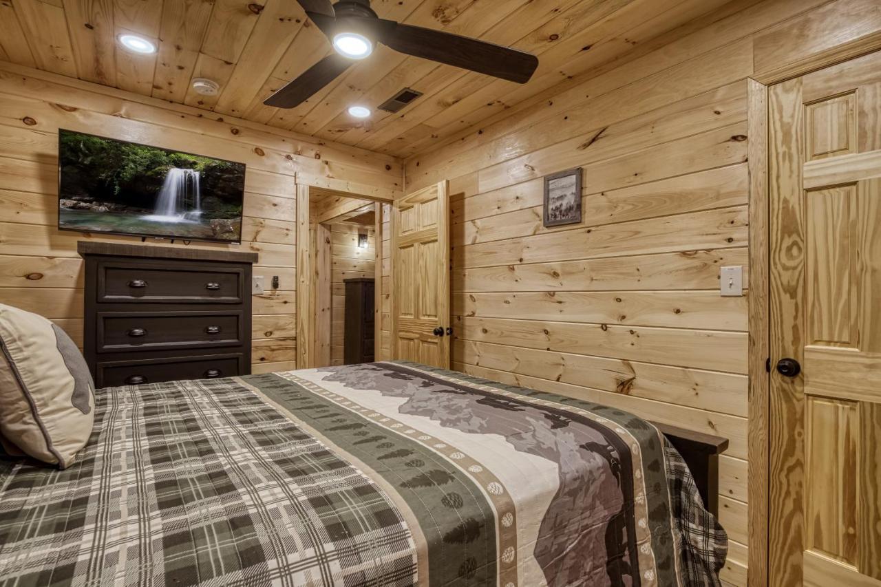 Hidden Creek, Pool Table, Hot Tub, 1089 Free Tickets Each Paid Day, Dollywood And More Gatlinburg Bagian luar foto