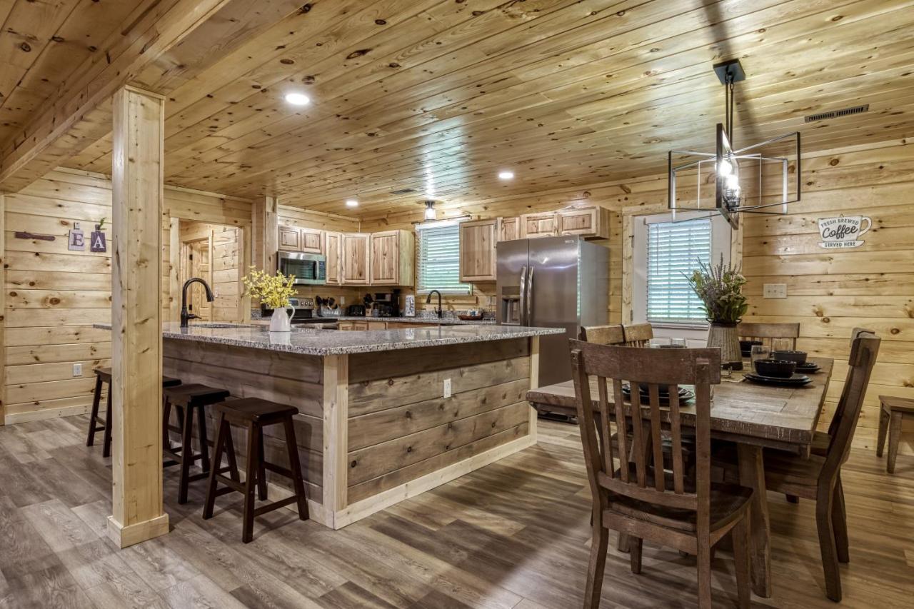 Hidden Creek, Pool Table, Hot Tub, 1089 Free Tickets Each Paid Day, Dollywood And More Gatlinburg Bagian luar foto