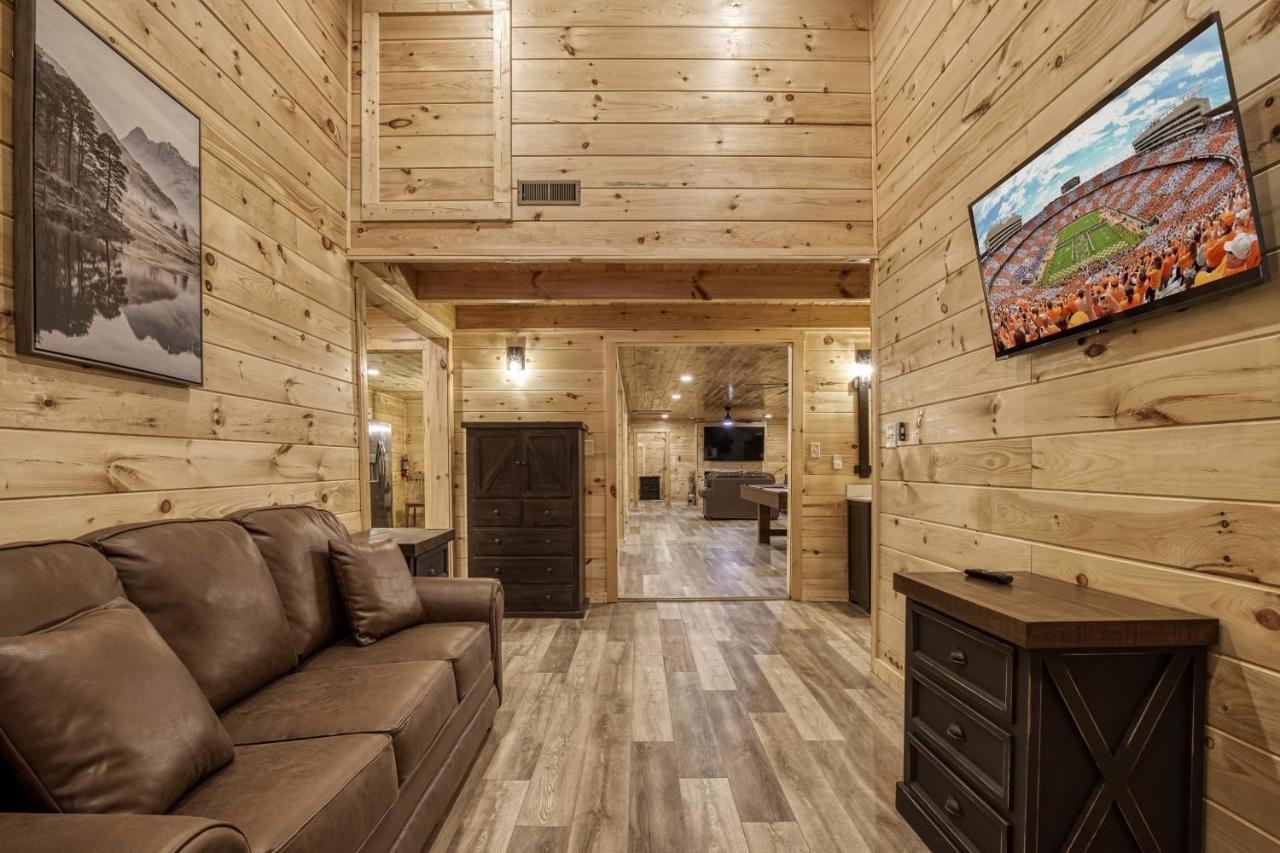 Hidden Creek, Pool Table, Hot Tub, 1089 Free Tickets Each Paid Day, Dollywood And More Gatlinburg Bagian luar foto