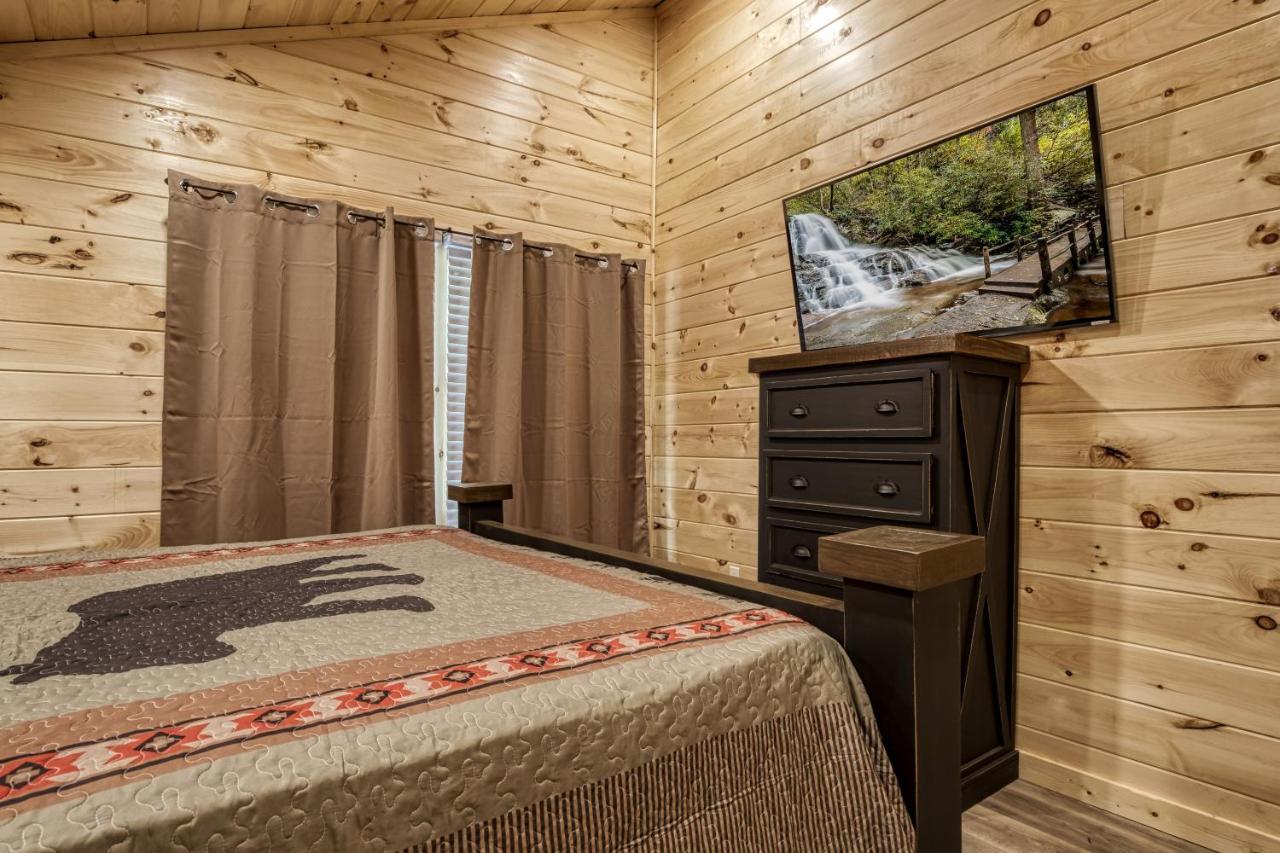 Hidden Creek, Pool Table, Hot Tub, 1089 Free Tickets Each Paid Day, Dollywood And More Gatlinburg Bagian luar foto