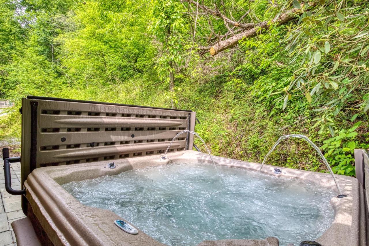 Hidden Creek, Pool Table, Hot Tub, 1089 Free Tickets Each Paid Day, Dollywood And More Gatlinburg Bagian luar foto