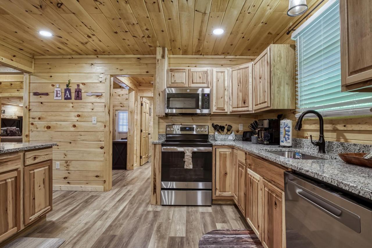 Hidden Creek, Pool Table, Hot Tub, 1089 Free Tickets Each Paid Day, Dollywood And More Gatlinburg Bagian luar foto
