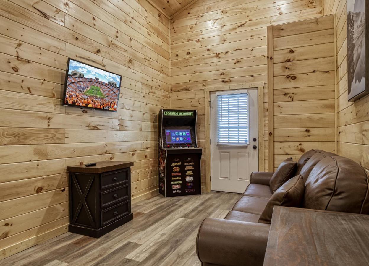 Hidden Creek, Pool Table, Hot Tub, 1089 Free Tickets Each Paid Day, Dollywood And More Gatlinburg Bagian luar foto