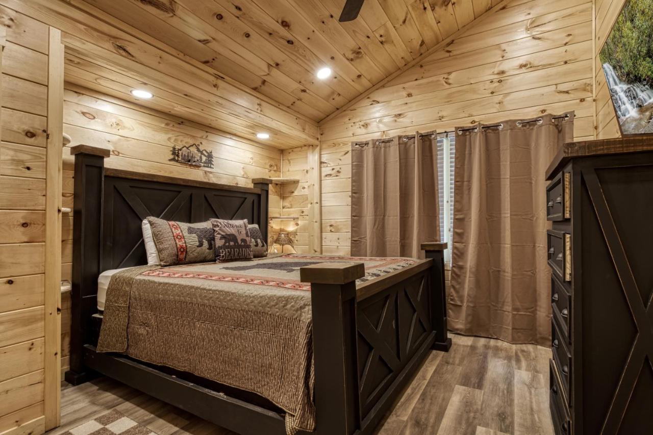 Hidden Creek, Pool Table, Hot Tub, 1089 Free Tickets Each Paid Day, Dollywood And More Gatlinburg Bagian luar foto