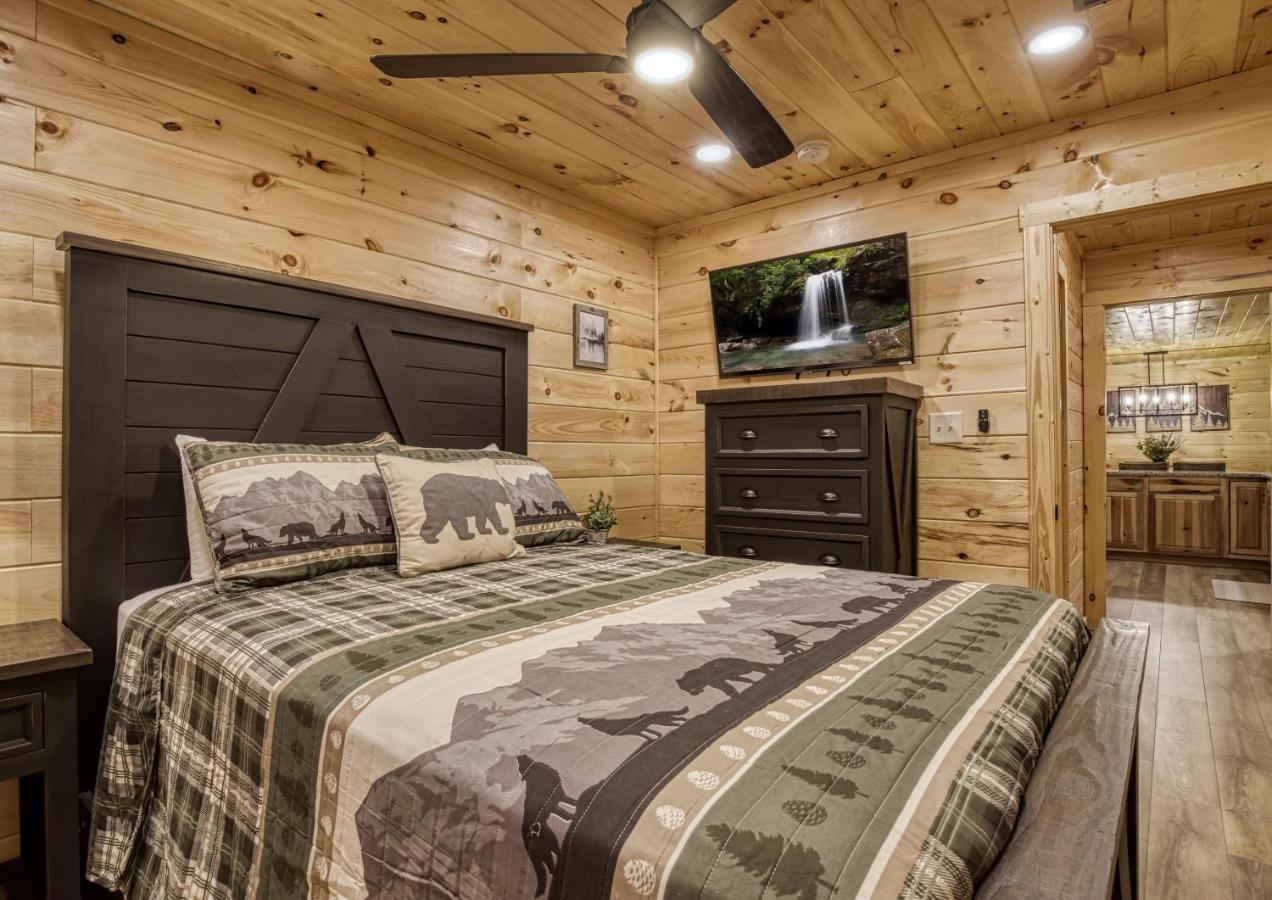 Hidden Creek, Pool Table, Hot Tub, 1089 Free Tickets Each Paid Day, Dollywood And More Gatlinburg Bagian luar foto